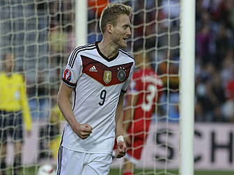 WATCH: Andre Schurrle mistaken...